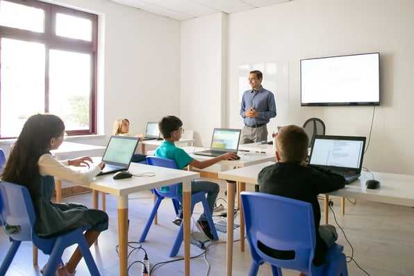Crianças em sala de aula
